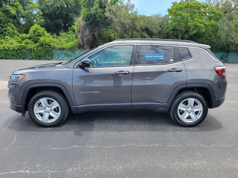 Used 2022 Jeep Compass Latitude w/ Convenience Group AWD/4WD image 10