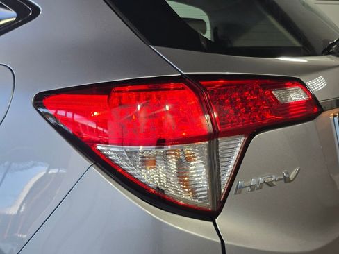 Used 2021 Honda HR-V LX image 9