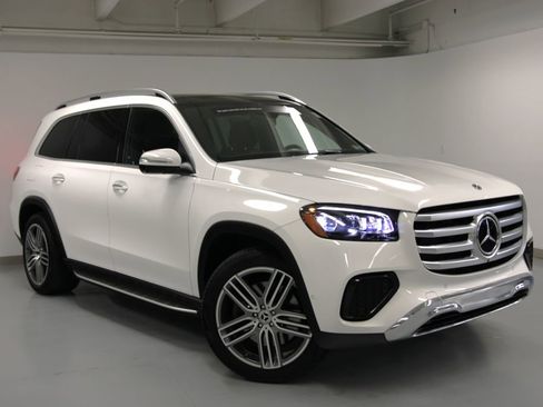 Certified 2025 Mercedes-Benz GLS 450 4MATIC image 8