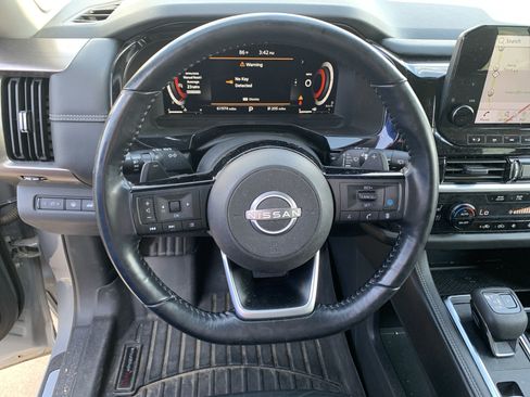 Used 2022 Nissan Pathfinder Platinum w/ Cargo Package FWD image 18