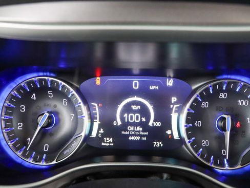 Used 2023 Chrysler Pacifica Touring-L image 15