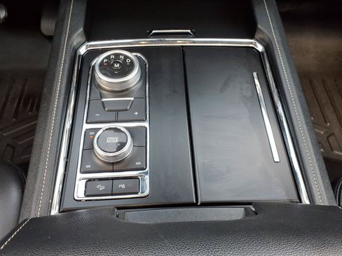 Used 2022 Ford Expedition XLT AWD/4WD image 12