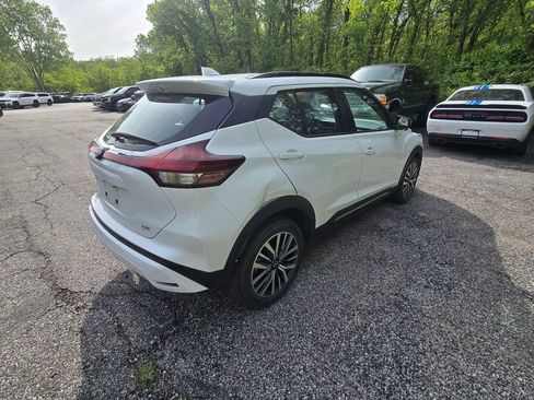 Used 2024 Nissan Kicks SR w/ SR Premium Package FWD image 8