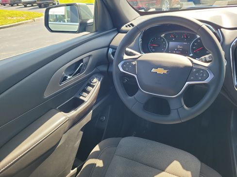 Used 2023 Chevrolet Traverse LT FWD image 15