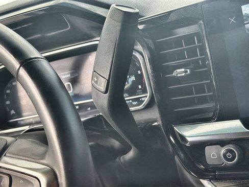 Used 2024 Chevrolet Silverado 2500 LT AWD/4WD image 15