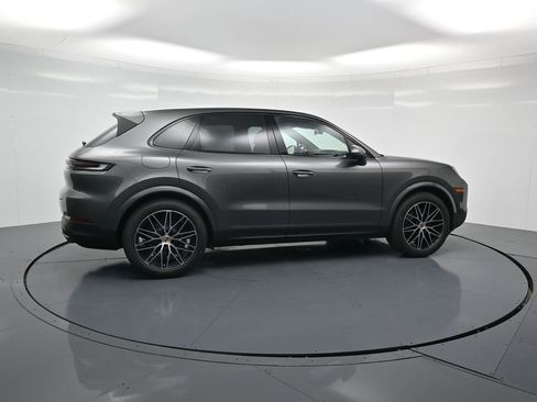 Used 2026 Porsche Cayenne AWD/4WD image 31