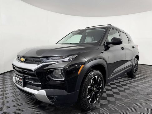 Used 2021 Chevrolet TrailBlazer LT AWD/4WD image 2