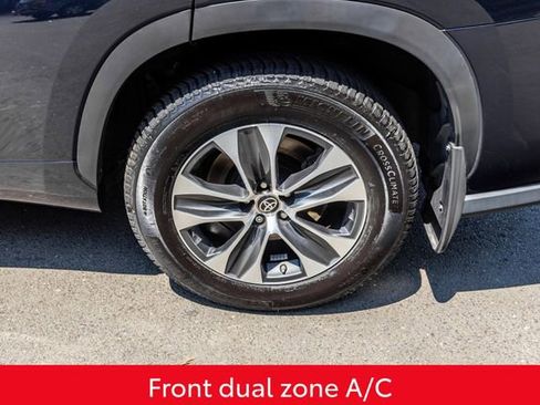 Used 2023 Toyota Highlander XLE AWD/4WD image 14
