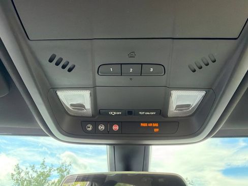 Used 2019 Cadillac XT5 FWD image 33