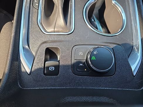 Used 2023 Chevrolet Traverse LT FWD image 24