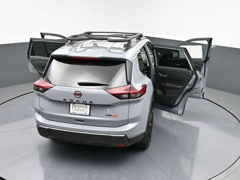Used 2025 Nissan Rogue SV AWD/4WD image 46