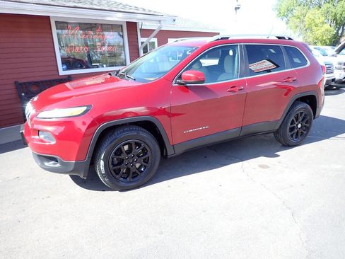 Used 2015 Jeep Cherokee Latitude w/ Cold Weather Group AWD/4WD image 3