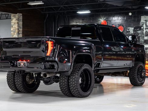 Used 2024 GMC Sierra 3500 Denali w/ Denali Reserve Package AWD/4WD image 16