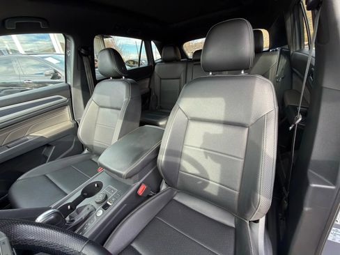 Used 2021 Volkswagen Atlas Cross Sport SE w/ Panoramic Sunroof Package image 30