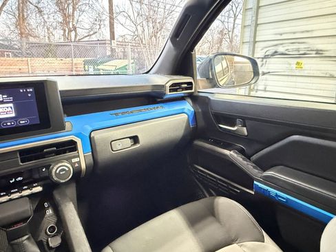 Used 2025 Toyota Tacoma SR image 33