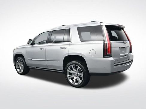 Used 2019 Cadillac Escalade Premium Luxury image 7
