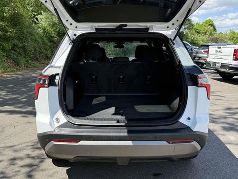Certified 2025 Chevrolet Equinox LT w/ Safety and Technology Package FWD image 12