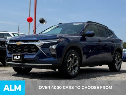 Used 2024 Chevrolet Trax LT FWD image 2