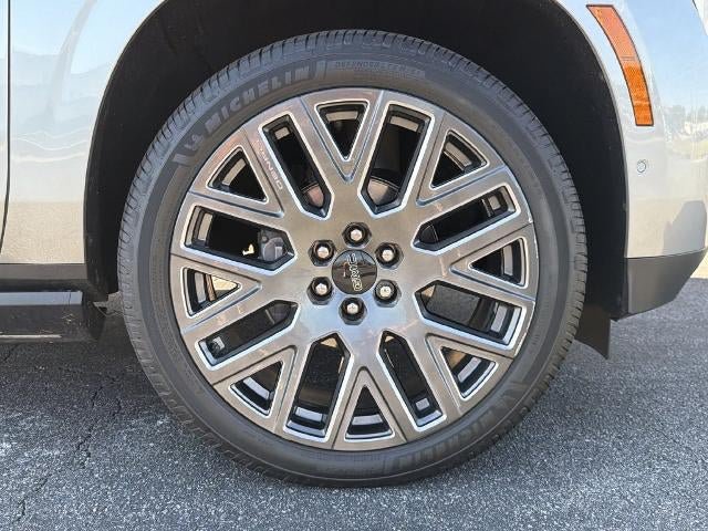 Used 2025 GMC Yukon Denali Ultimate AWD/4WD image 12