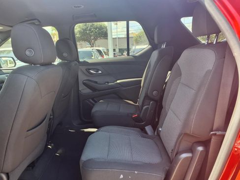 Used 2023 Chevrolet Traverse LT FWD image 18