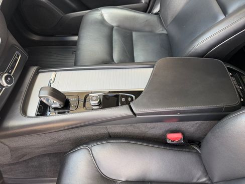 Used 2024 Volvo XC90 B5 Core AWD/4WD image 17