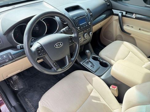 Used 2012 Kia Sorento LX image 4