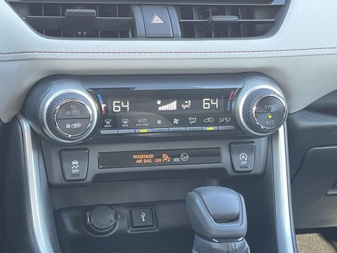 Used 2021 Toyota RAV4 XLE w/ Convenience Package image 17