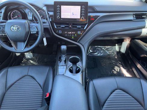 Used 2022 Toyota Camry SE w/ Carpet Mat Package (TMS) image 17