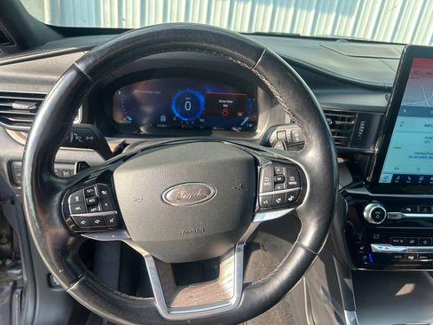 Used 2021 Ford Explorer Platinum w/ Equipment Group 601A AWD/4WD image 15