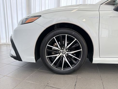 Used 2023 Toyota Camry SE image 12