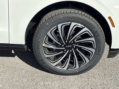 New 2026 Lincoln Navigator Black Label image 9