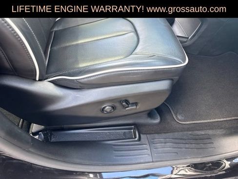 Used 2025 Chrysler Pacifica Limited FWD image 37