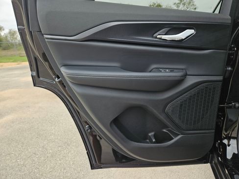 New 2025 Jeep Grand Cherokee Altitude image 14