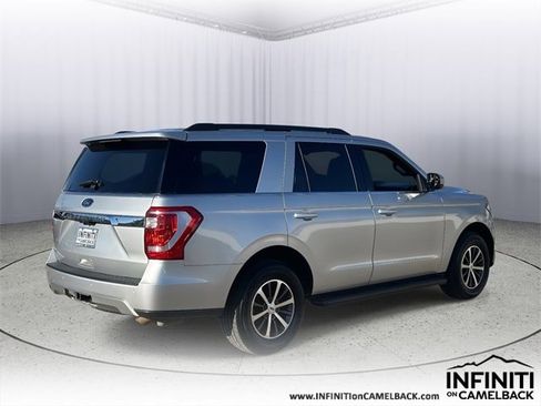 Used 2019 Ford Expedition XLT image 9