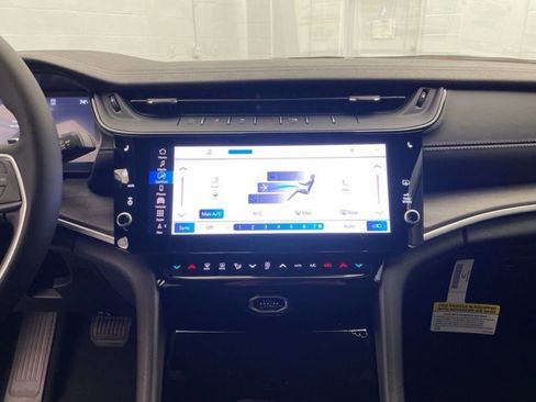 New 2026 Jeep Grand Cherokee Altitude RWD image 10