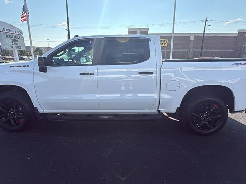 Used 2023 Chevrolet Silverado 1500 RST w/ Redline Edition AWD/4WD image 4