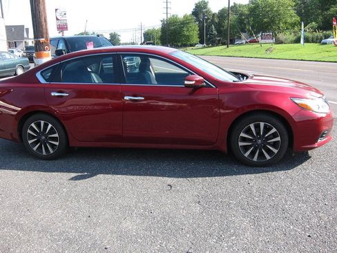 Used 2018 Nissan Altima 2.5 SV w/ 2.5 SV Technology Package FWD image 3