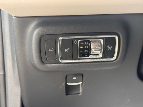 Used 2025 Lincoln Nautilus Premier AWD/4WD image 21