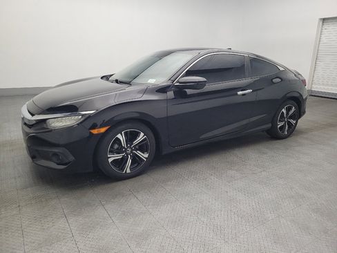 Used 2017 Honda Civic Touring image 2