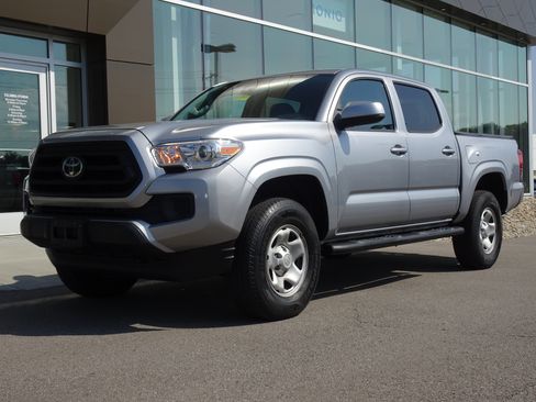 Used 2020 Toyota Tacoma SR AWD/4WD image 1
