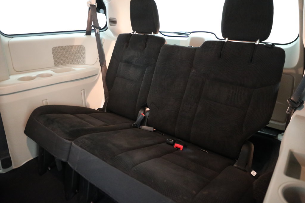 Used 2018 Dodge Grand Caravan SE w/ Rear Park Assist Package FWD image 16