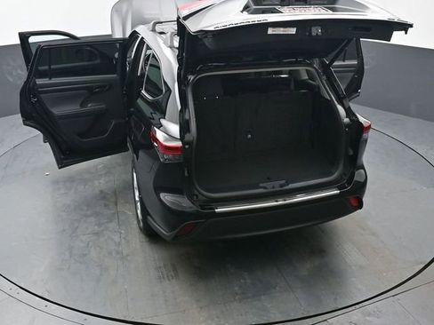 Certified 2022 Toyota Highlander LE image 48