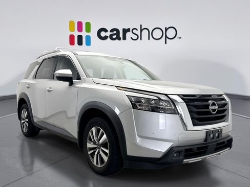 Used 2023 Nissan Pathfinder SL AWD/4WD image 7