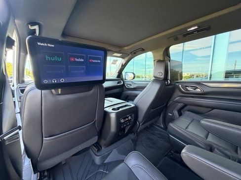 Used 2023 Chevrolet Suburban RST w/ Luxury Package AWD/4WD image 17
