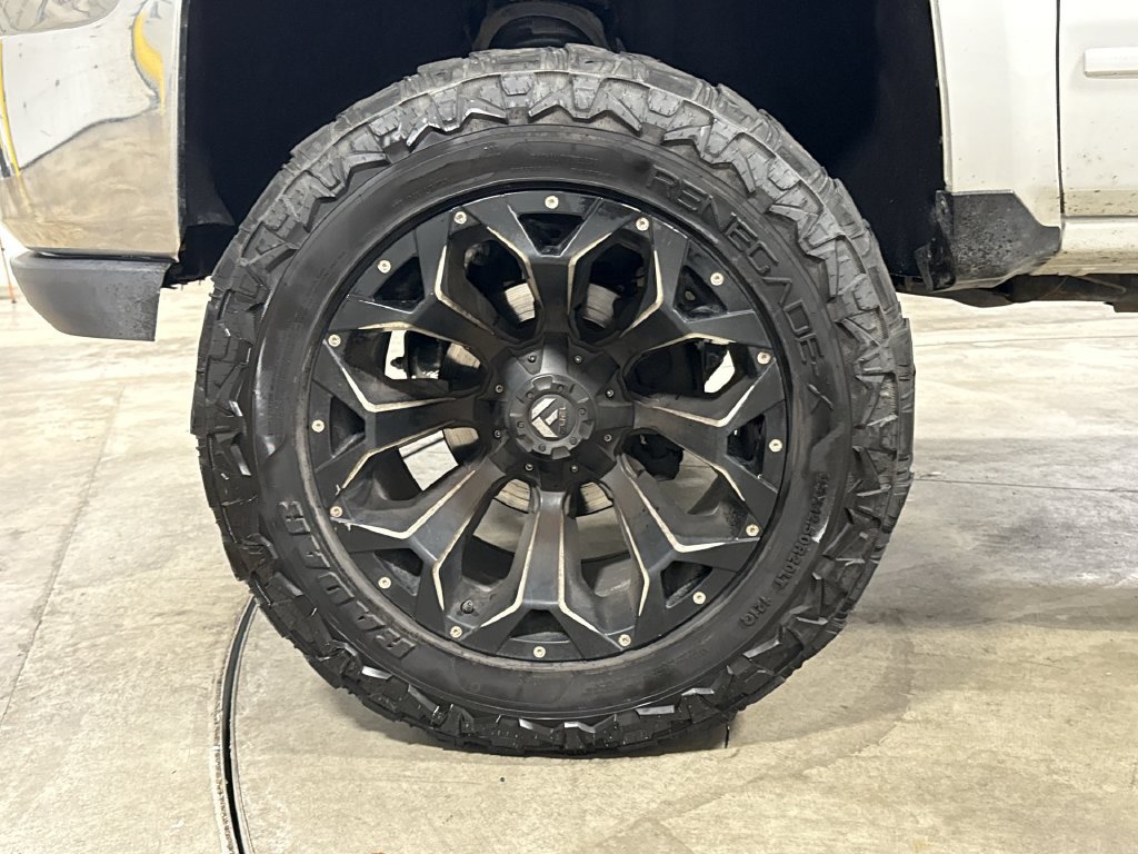 Used 2017 Chevrolet Silverado 1500 LT w/ All Star Edition AWD/4WD image 26