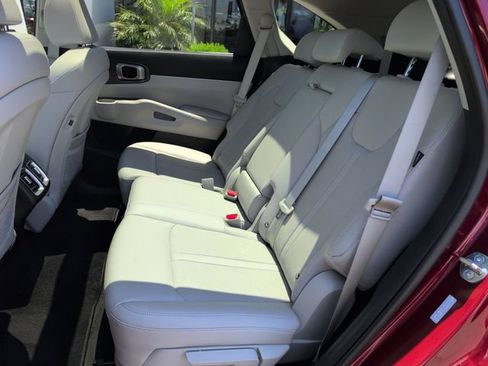 Certified 2025 Kia Sorento S w/ Panoramic Sunroof Package FWD image 30