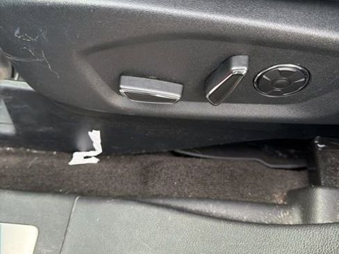 Used 2018 Ford Explorer Platinum image 12