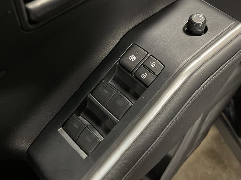 Used 2023 Toyota Highlander LE image 7