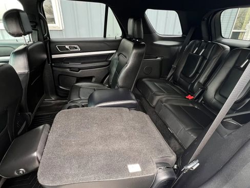 Used 2017 Ford Explorer XLT w/ Equipment Group 202A image 21