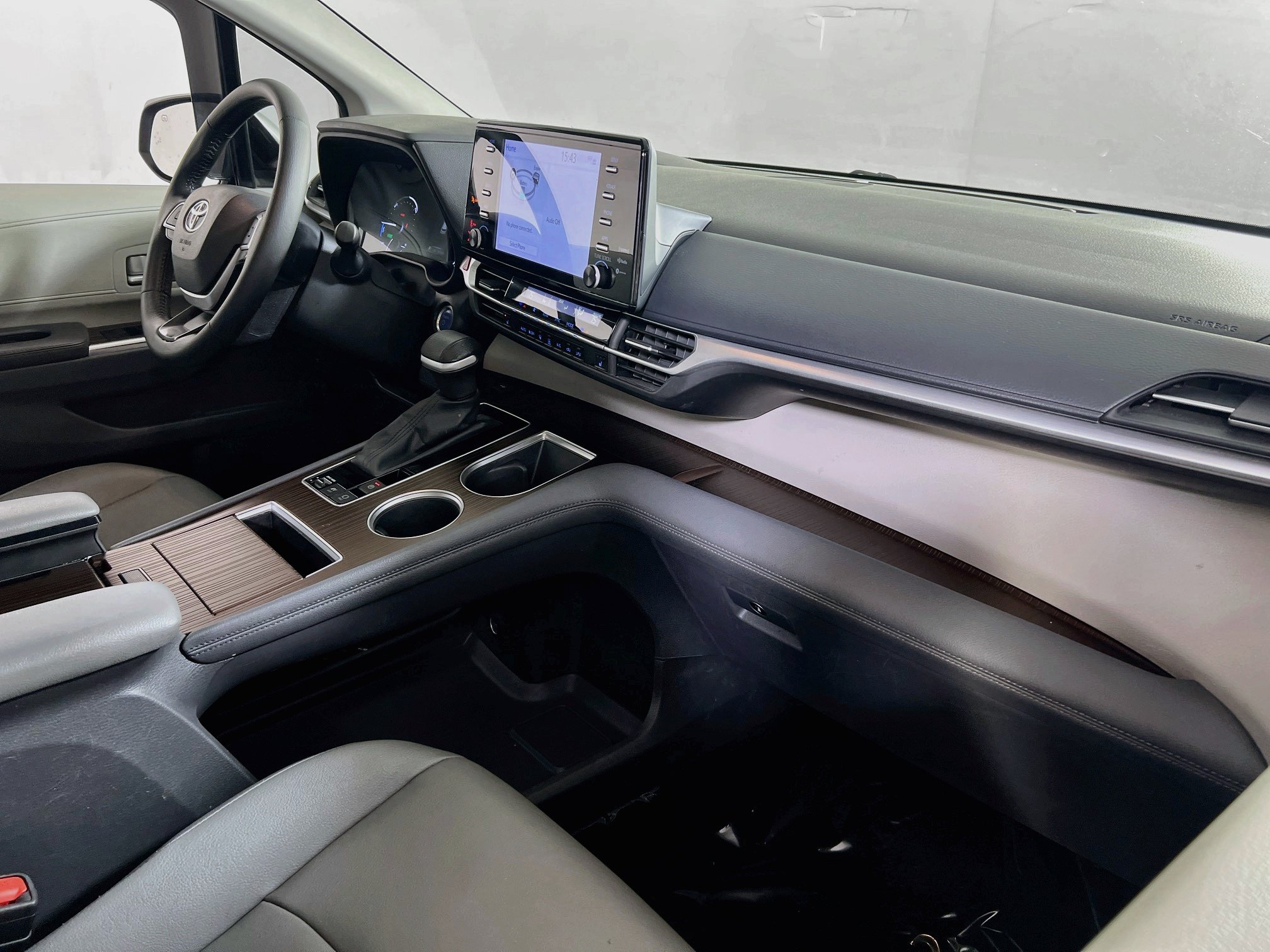 Used 2024 Toyota Sienna XLE FWD image 29